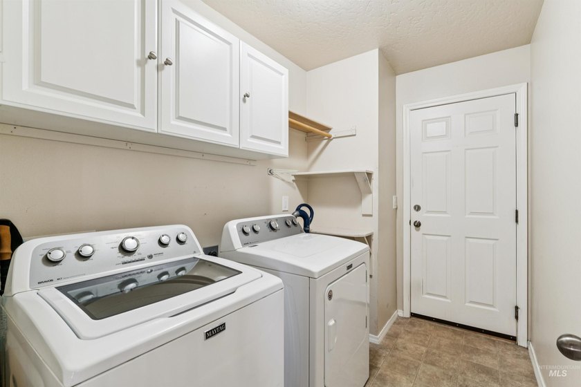 Welcome to this beautifully maintained 3-bedroom, 2-bath - photo 29