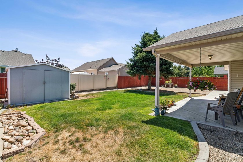 Welcome to this beautifully maintained 3-bedroom, 2-bath - photo 36