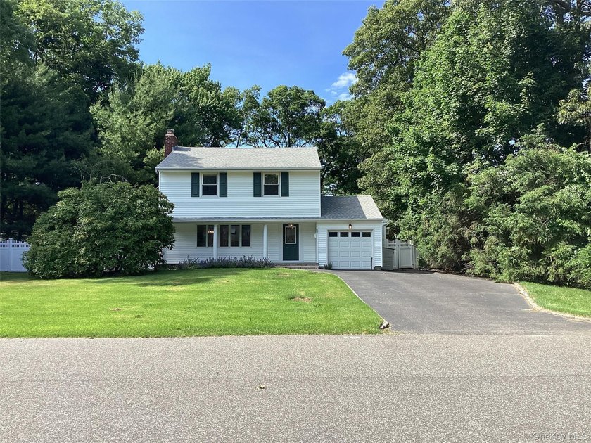 Come see this Move in Ready Colonial and call it your home! - photo 3