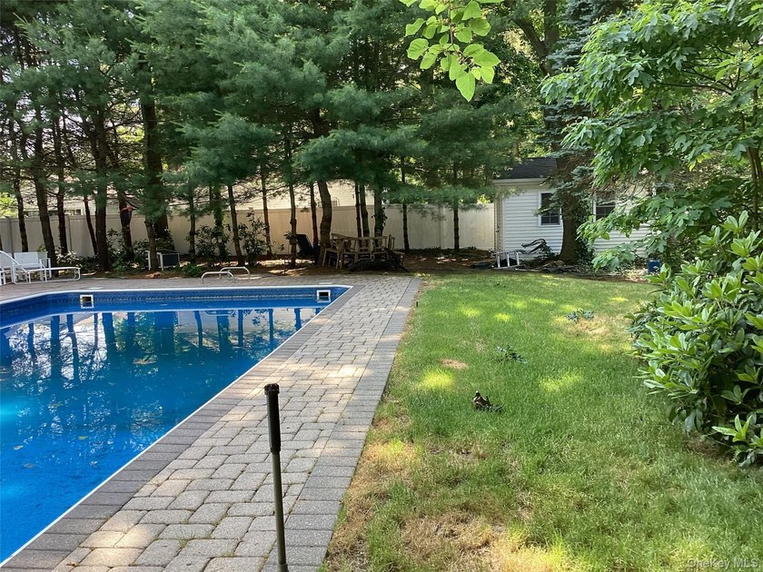 Come see this Move in Ready Colonial and call it your home! - photo 6