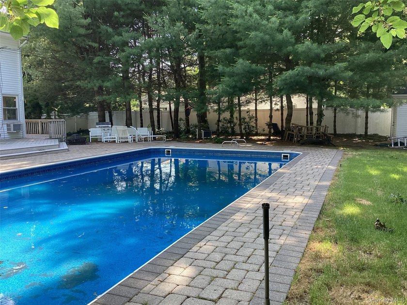 Come see this Move in Ready Colonial and call it your home! - photo 7