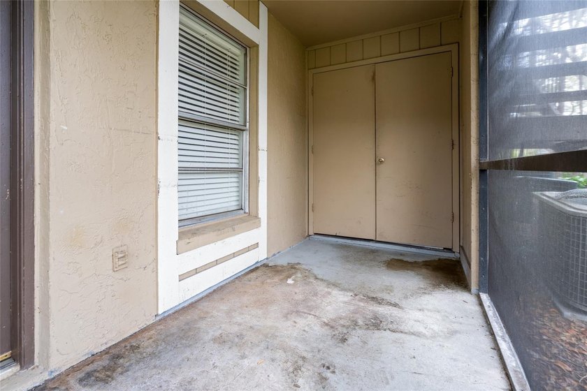 PRICE IMPROVEMENT: Motivated Seller: Desirable First Floor - photo 3