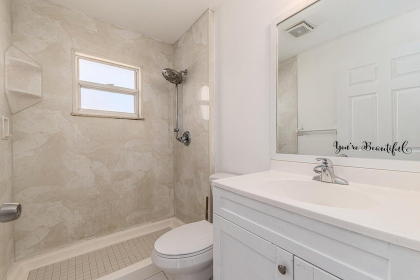 BRAND NEW METAL ROOF 2022! Spacious, well-maintained 3-bedroom - photo 19