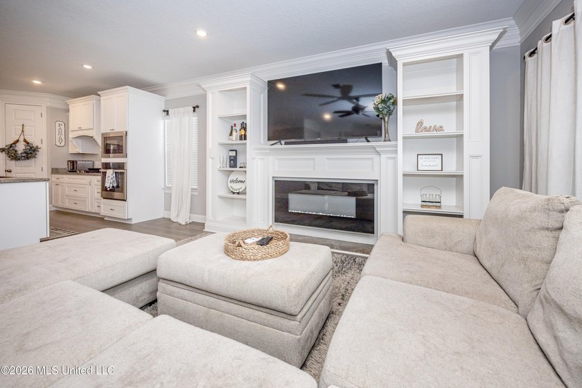 A gorgeous, well-maintained 3 bedroom, 2 1/2 bath home, plus a - photo 26
