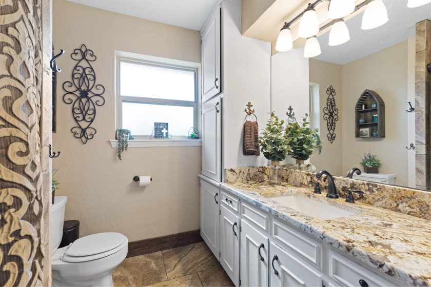 full guest bath - photo 18