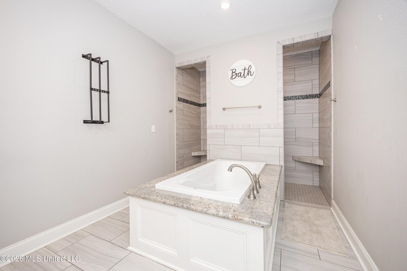 A gorgeous, well-maintained 3 bedroom, 2 1/2 bath home, plus a - photo 33