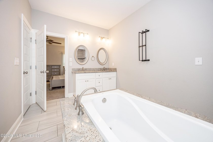 A gorgeous, well-maintained 3 bedroom, 2 1/2 bath home, plus a - photo 34