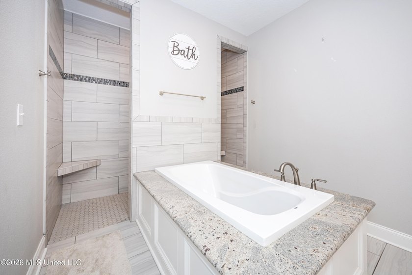 A gorgeous, well-maintained 3 bedroom, 2 1/2 bath home, plus a - photo 38