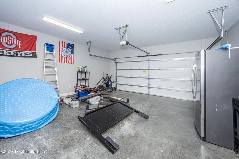 A gorgeous, well-maintained 3 bedroom, 2 1/2 bath home, plus a - photo 40