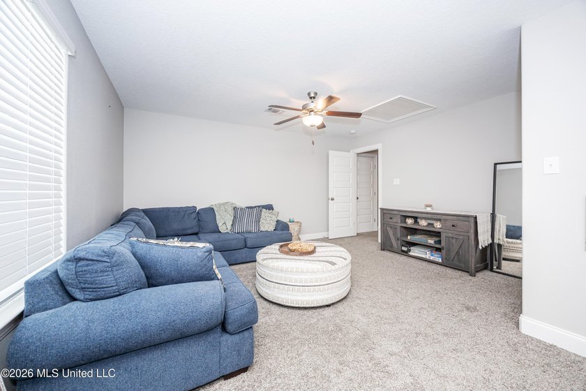 A gorgeous, well-maintained 3 bedroom, 2 1/2 bath home, plus a - photo 43