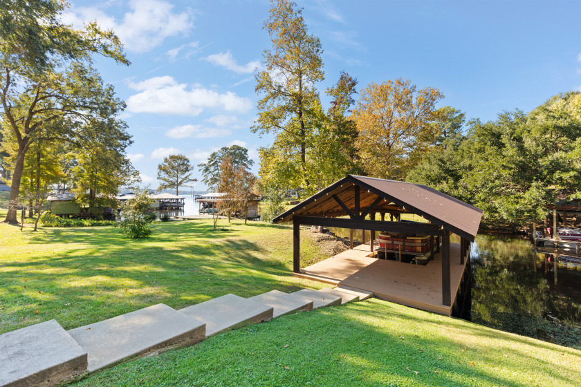 Perfect blend of elevated lake view, privacy &amp; nature SOLD - photo 23