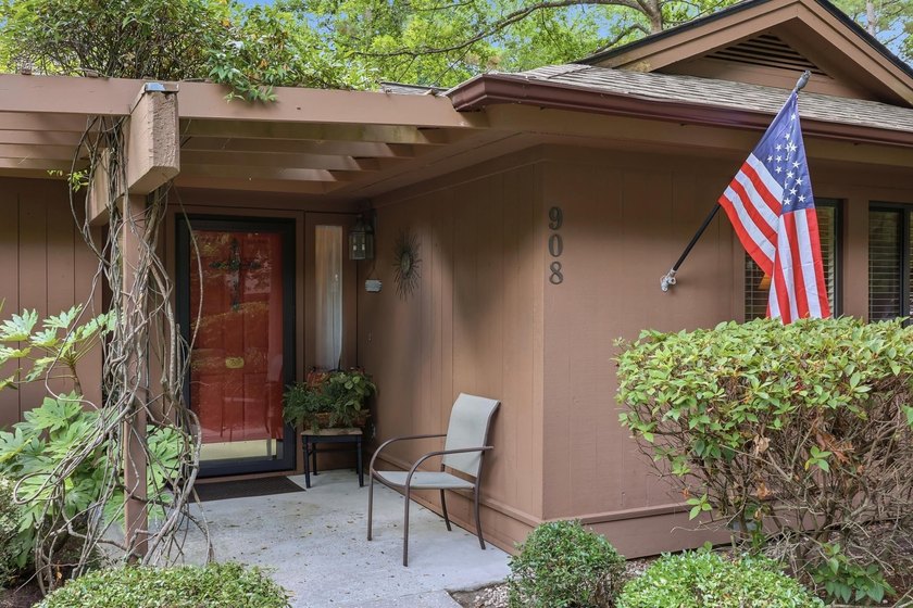 Don't miss the opportunity to own this lovely 2 bedroom 2 bath - photo 3