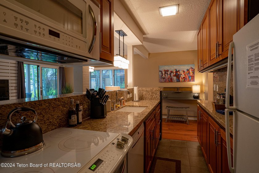 This 1 bedroom condo, completely remodeled in the past 8 years - photo 12