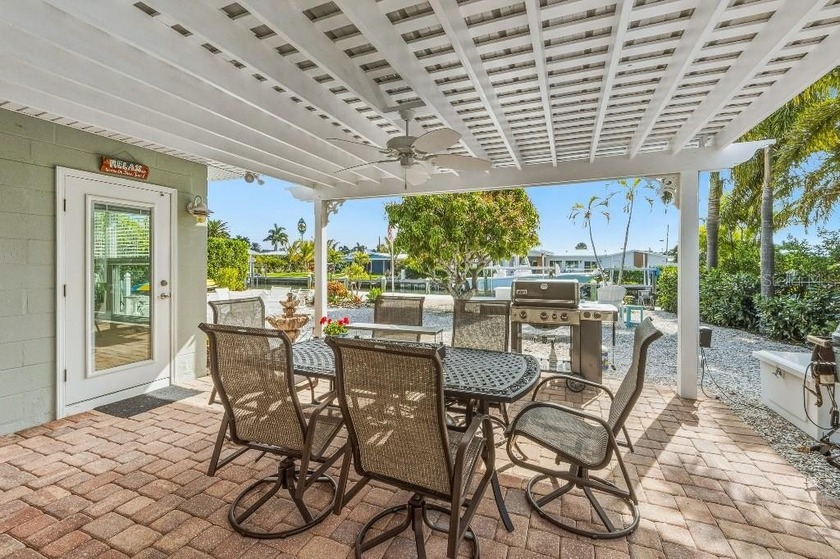 Welcome to your slice of island living in the heart of Holmes - photo 14