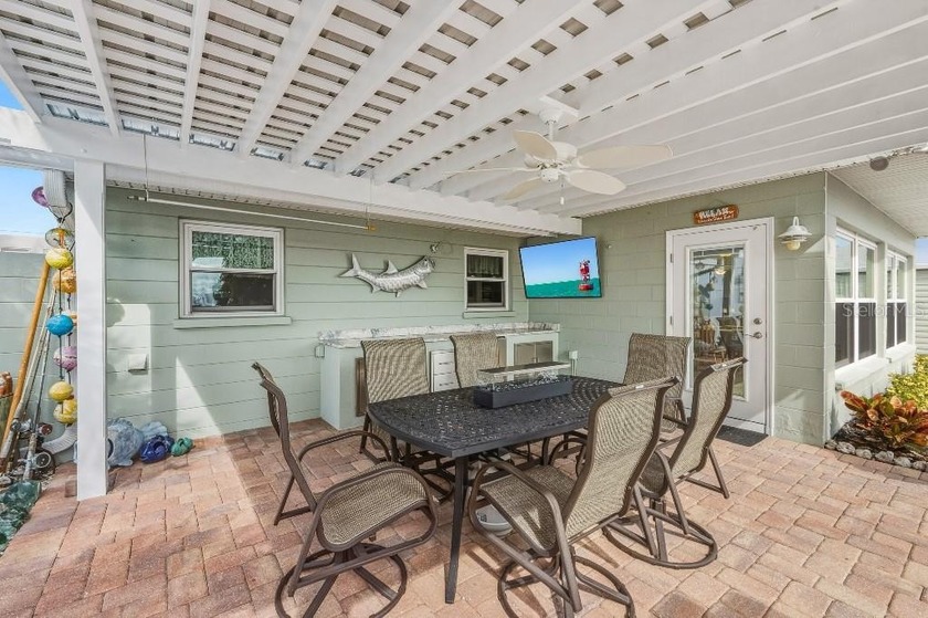 Welcome to your slice of island living in the heart of Holmes - photo 15
