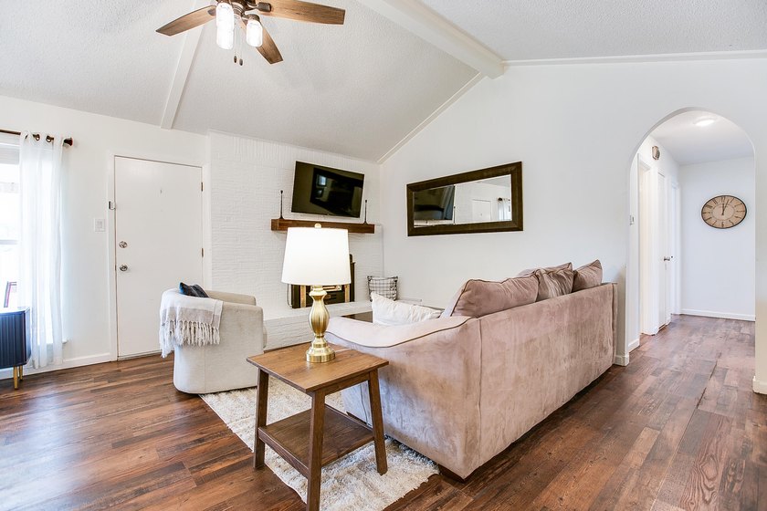 Welcome home to this beautifully updated 4-bedroom, 2-bathroom - photo 15