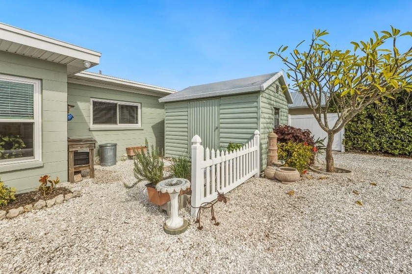 Welcome to your slice of island living in the heart of Holmes - photo 16