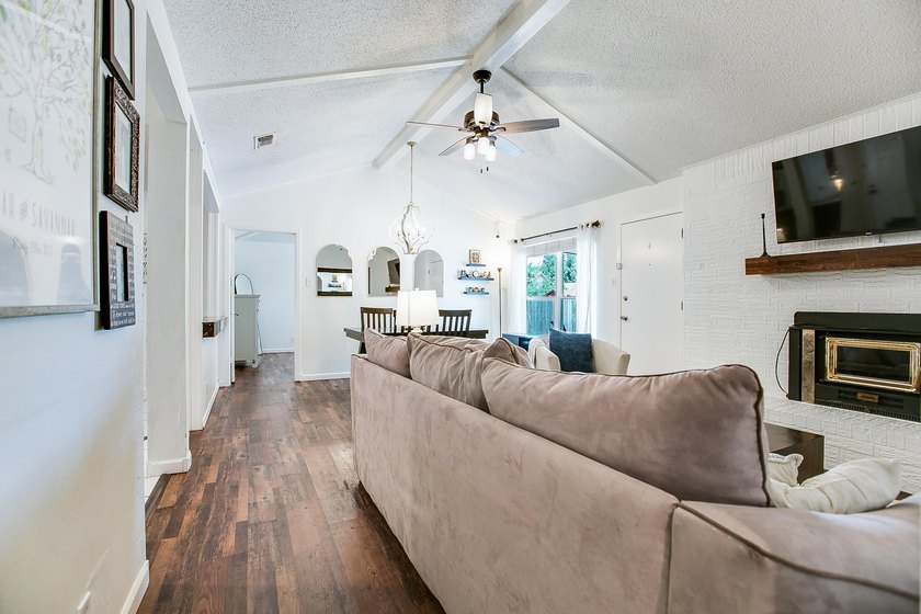 Welcome home to this beautifully updated 4-bedroom, 2-bathroom - photo 17