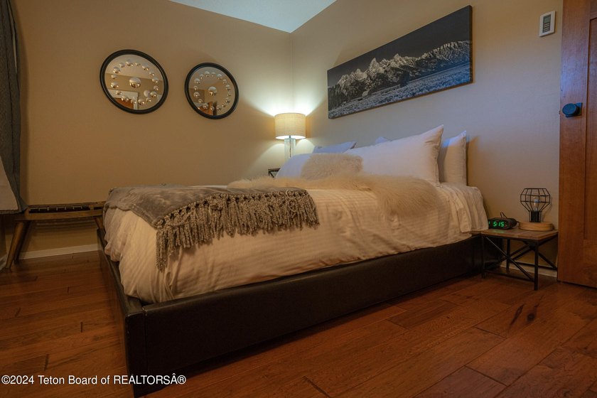 This 1 bedroom condo, completely remodeled in the past 8 years - photo 17