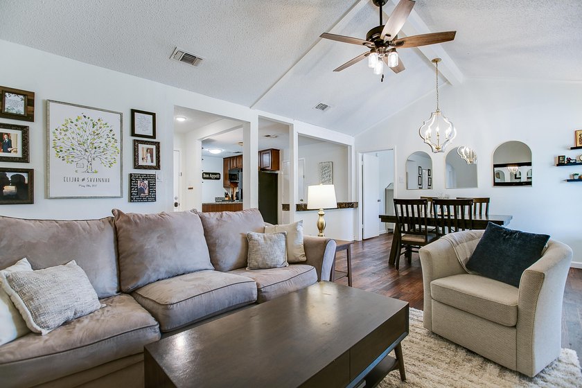 Welcome home to this beautifully updated 4-bedroom, 2-bathroom - photo 18
