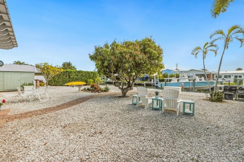 Welcome to your slice of island living in the heart of Holmes - photo 19