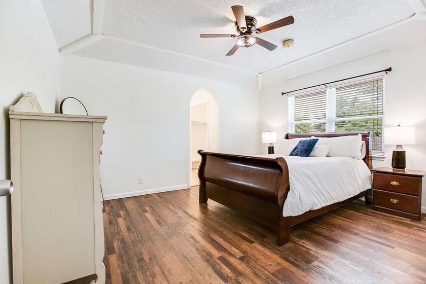 Welcome home to this beautifully updated 4-bedroom, 2-bathroom - photo 19