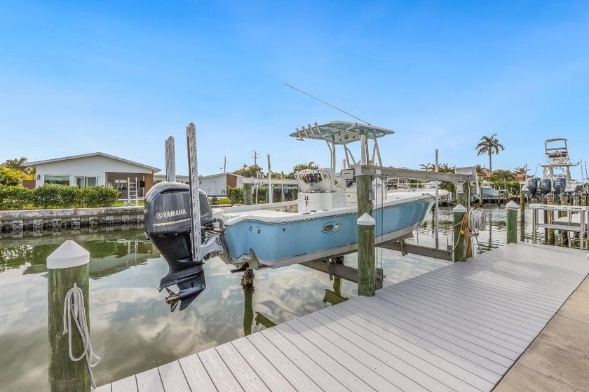 Welcome to your slice of island living in the heart of Holmes - photo 21
