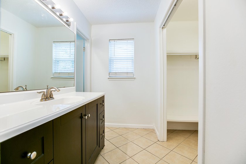 Welcome home to this beautifully updated 4-bedroom, 2-bathroom - photo 21