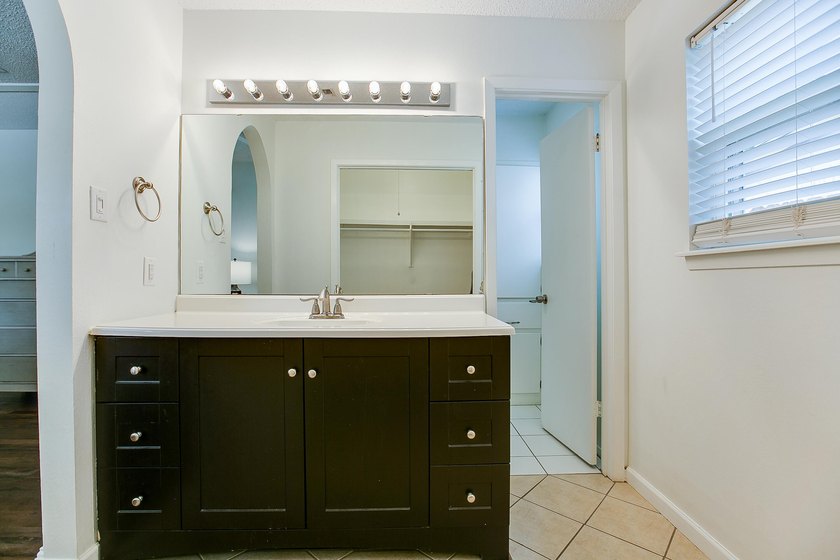 Welcome home to this beautifully updated 4-bedroom, 2-bathroom - photo 22