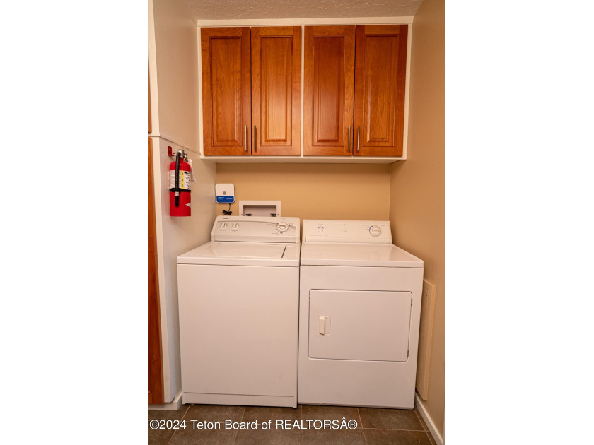 This 1 bedroom condo, completely remodeled in the past 8 years - photo 22