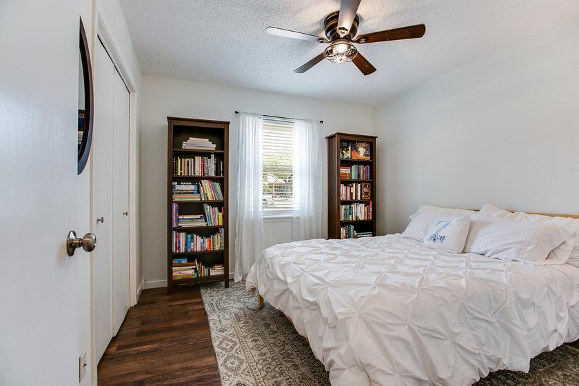 Welcome home to this beautifully updated 4-bedroom, 2-bathroom - photo 25