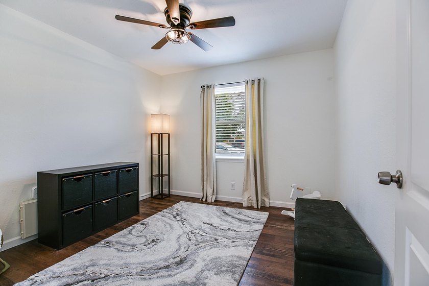 Welcome home to this beautifully updated 4-bedroom, 2-bathroom - photo 27