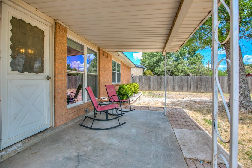 Welcome home to this beautifully updated 4-bedroom, 2-bathroom - photo 29