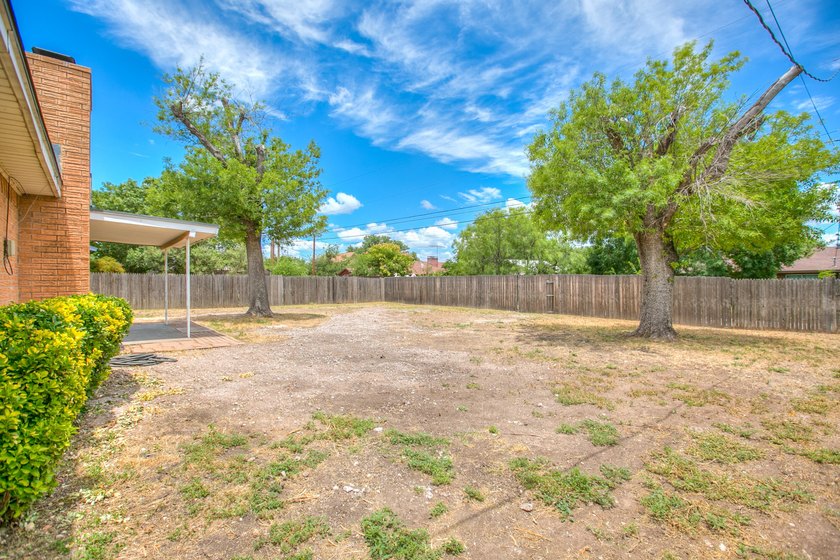 Welcome home to this beautifully updated 4-bedroom, 2-bathroom - photo 30