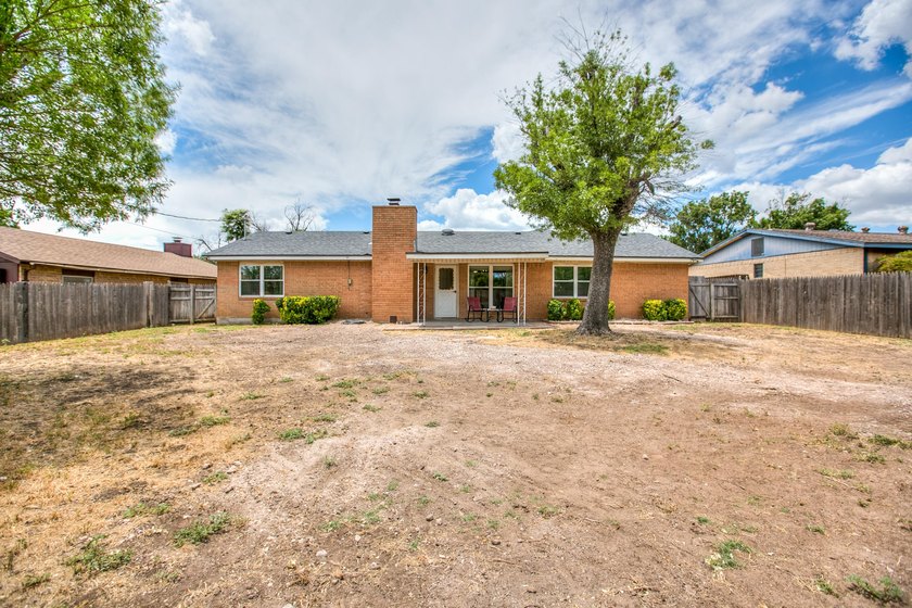 Welcome home to this beautifully updated 4-bedroom, 2-bathroom - photo 31