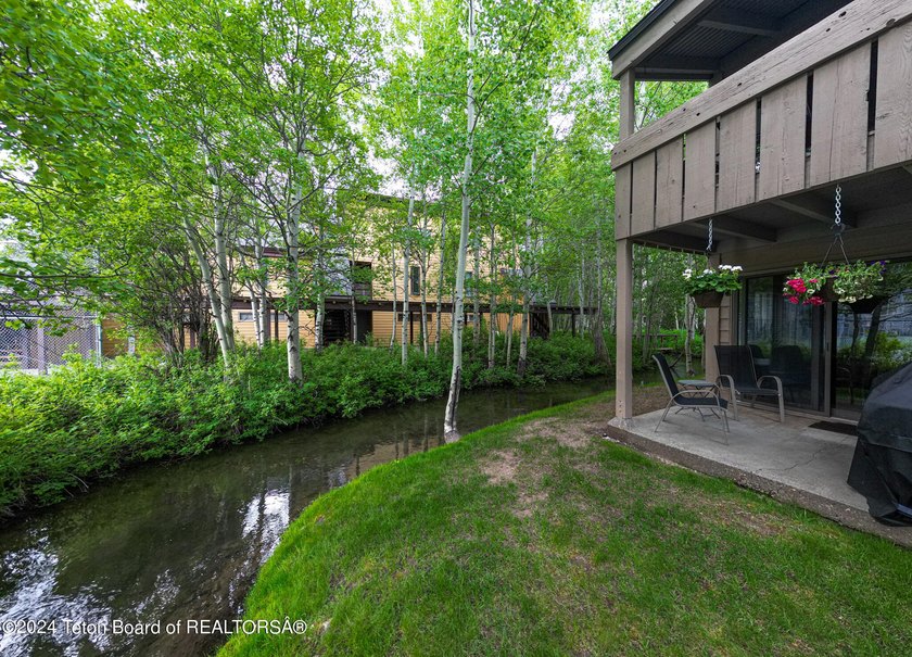 This 1 bedroom condo, completely remodeled in the past 8 years - photo 32
