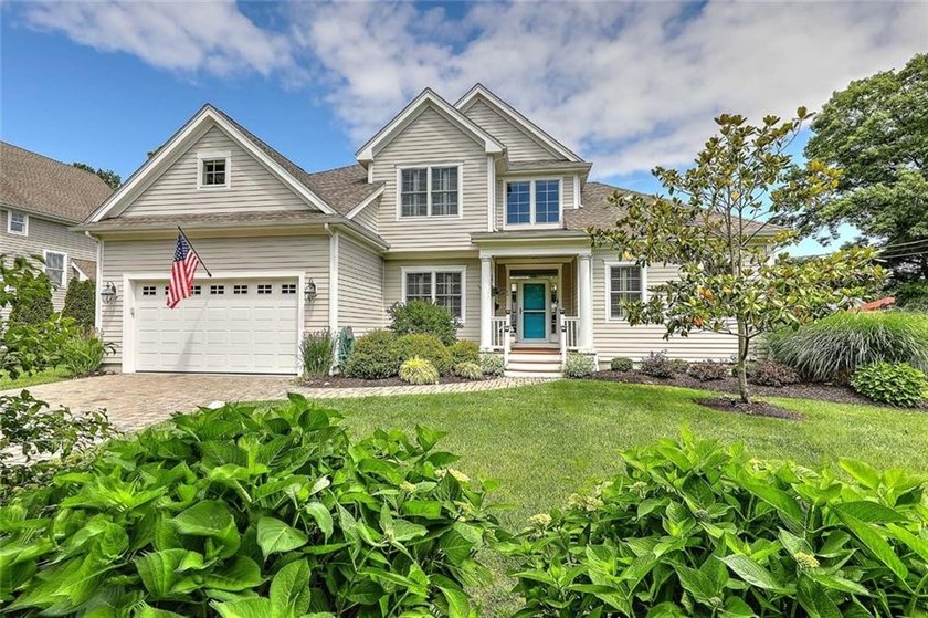 The perfect newer home in historic downtown Bristol. Enjoy the - photo 3