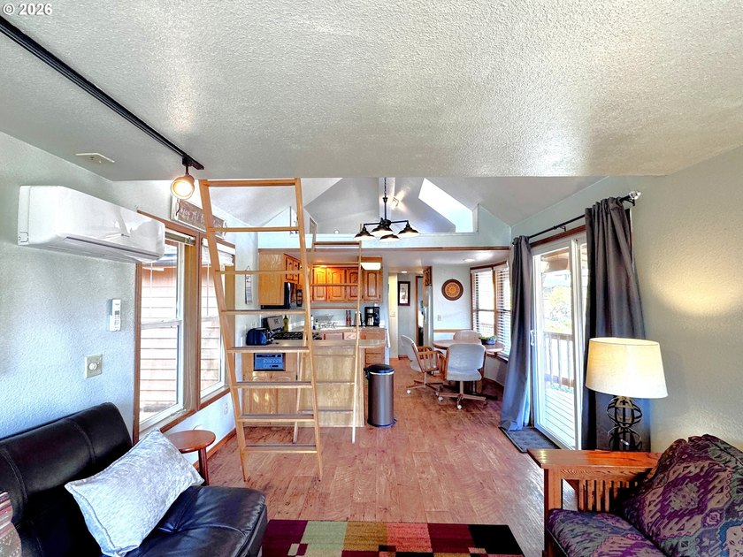 Turnkey Ocean View Cabin - Updated, Income-Producing &amp; Steps to - photo 13
