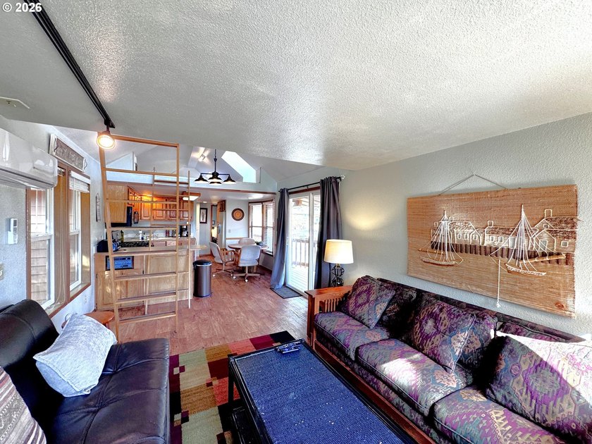 Turnkey Ocean View Cabin - Updated, Income-Producing &amp; Steps to - photo 14