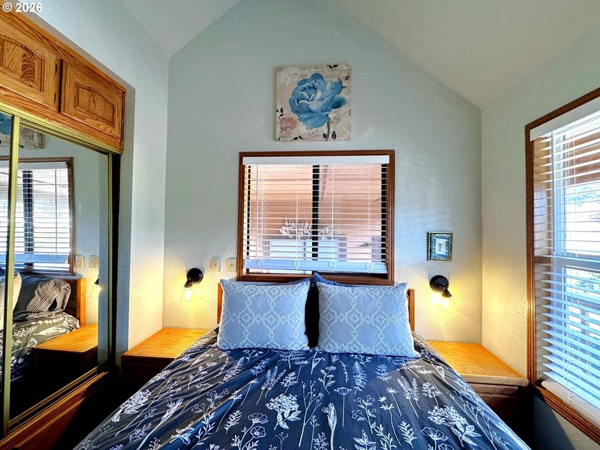 Turnkey Ocean View Cabin - Updated, Income-Producing &amp; Steps to - photo 23
