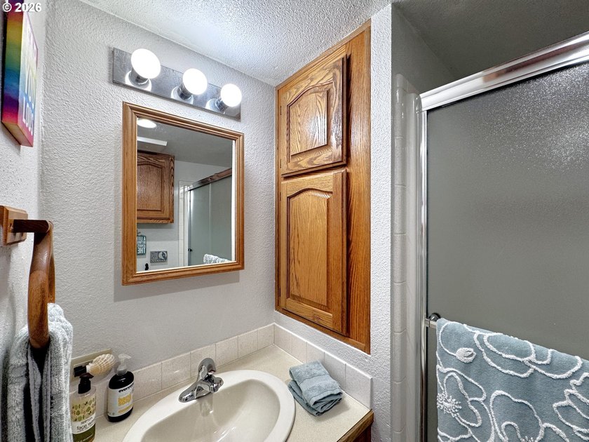Turnkey Ocean View Cabin - Updated, Income-Producing &amp; Steps to - photo 25