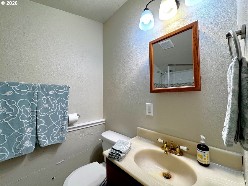 Turnkey Ocean View Cabin - Updated, Income-Producing &amp; Steps to - photo 29