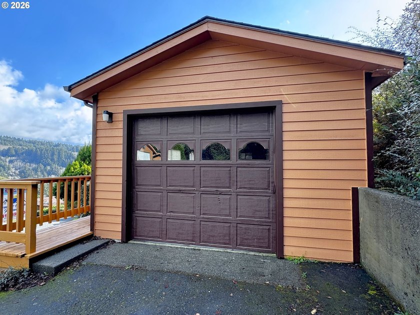 Turnkey Ocean View Cabin - Updated, Income-Producing &amp; Steps to - photo 38