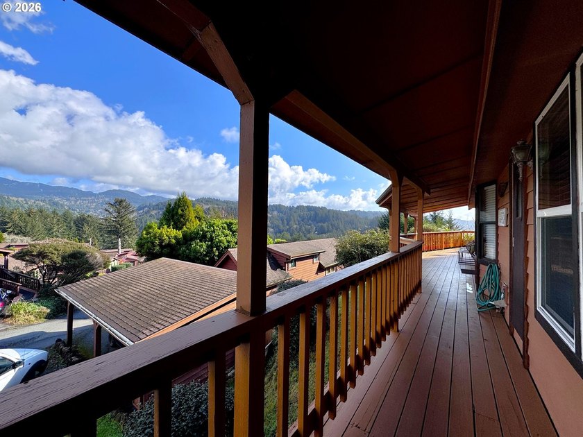 Turnkey Ocean View Cabin - Updated, Income-Producing &amp; Steps to - photo 40