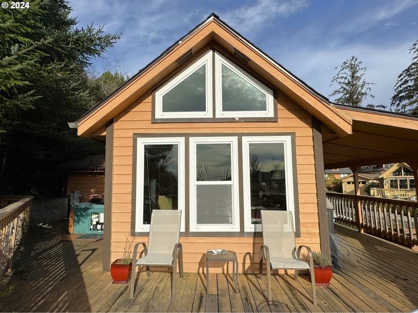 Turnkey Ocean View Cabin - Updated, Income-Producing &amp; Steps to - photo 43