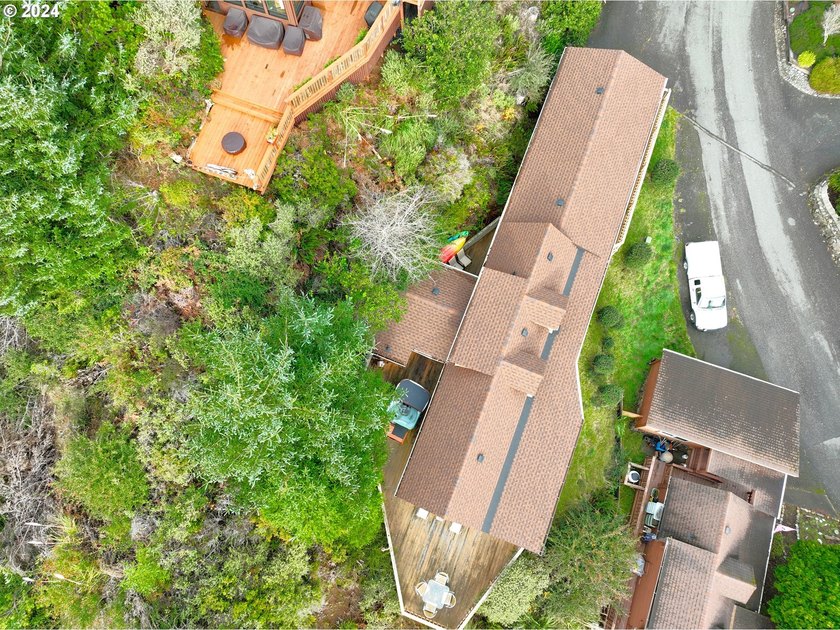 Turnkey Ocean View Cabin - Updated, Income-Producing &amp; Steps to - photo 44