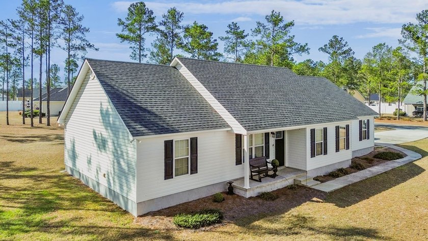 Move-in ready home located in the highly sought-after Baymeadows - photo 3