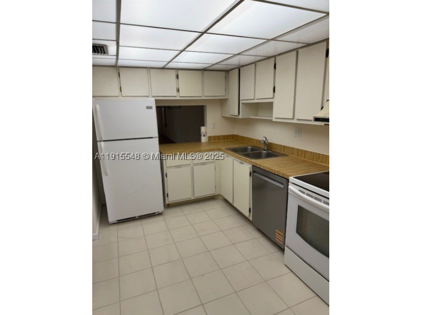 400 Commodore Dr, Apt 108 is a charming 2-bedroom, 2-bathroom - photo 3