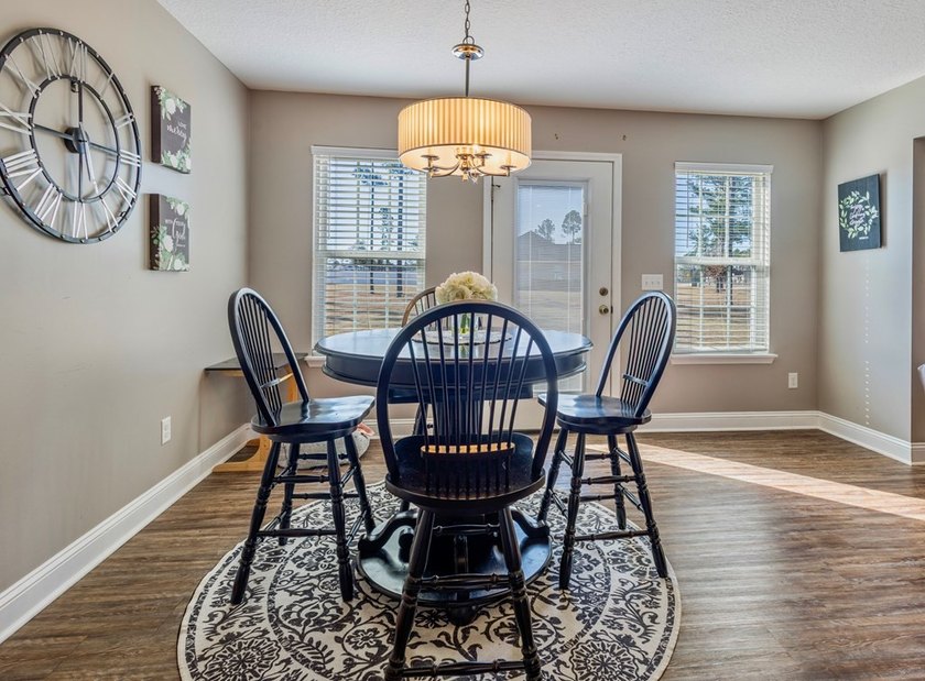 Move-in ready home located in the highly sought-after Baymeadows - photo 6