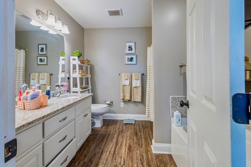 Move-in ready home located in the highly sought-after Baymeadows - photo 9